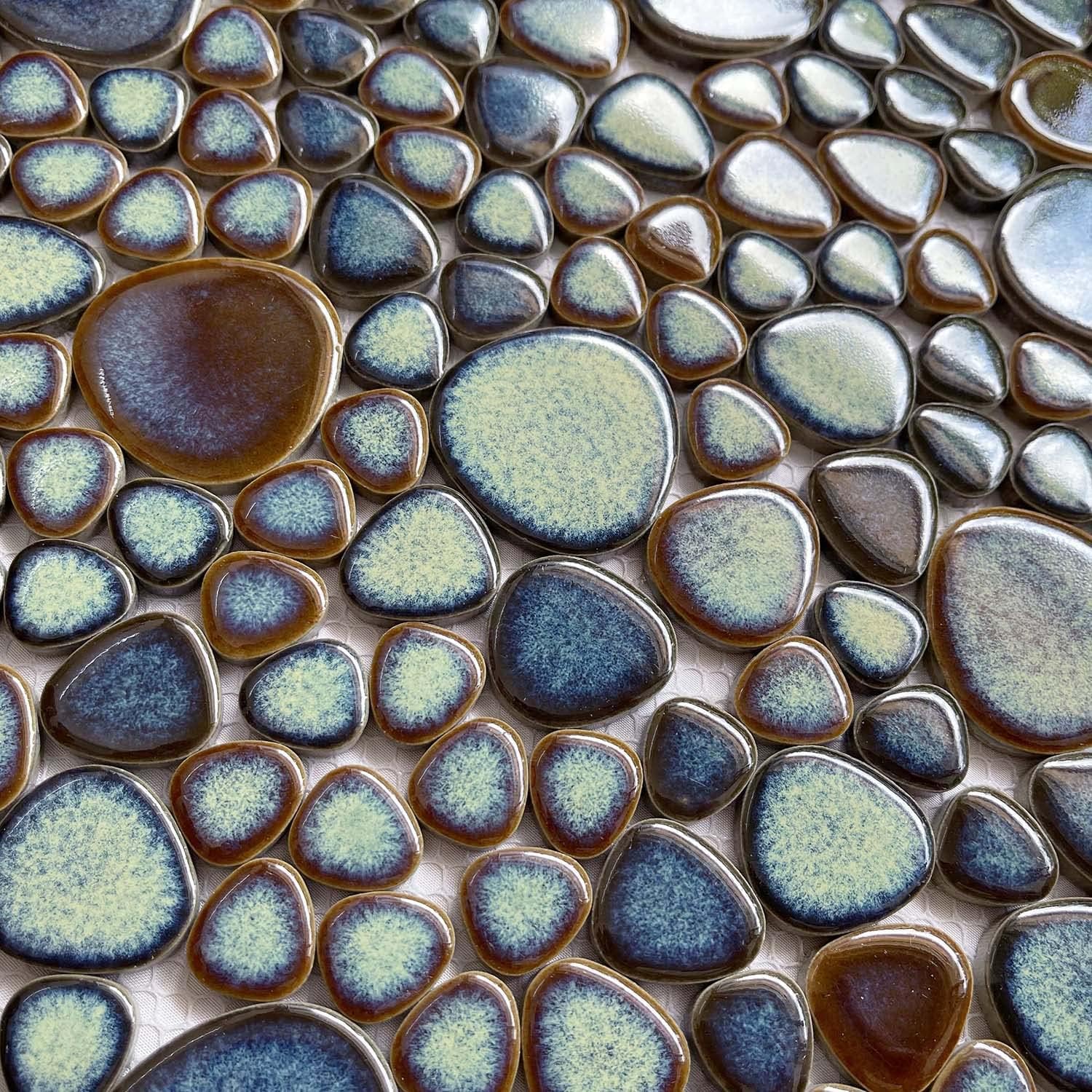 Hominter 6-Sheets Pebble Porcelain Tile Aqua Brown [...]